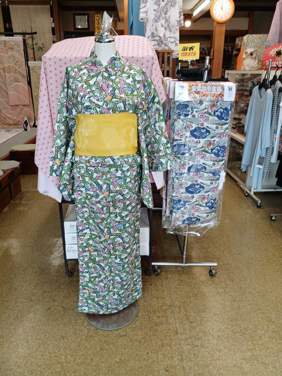 daimaru_miya's tweet photo. 【店頭って大事だなぁ】
昨日ジョギング🏃‍♀️でお店の前を
通った方が「こんな浴衣👘欲しかったの✨️」と仕立て上がりの浴衣を
購入して下さいました‼️
一番お気に入りの浴衣だったので
大満足です👌
当店では浴衣のレンタルも扱っておりますので夏祭りや花火大会等にいかがでしょうか？
#浴衣レンタル https://t.co/WiOa0jDSO1