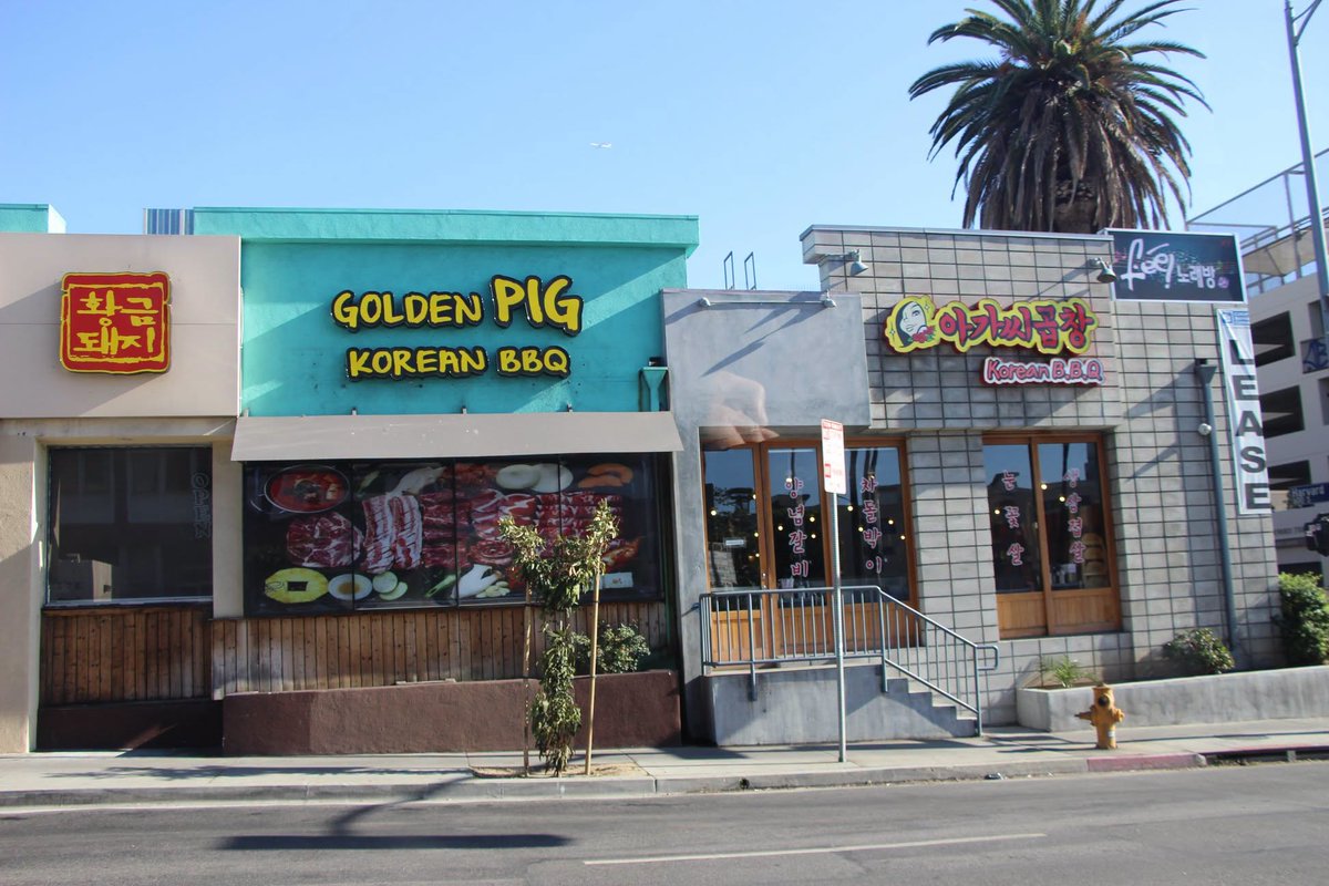 paulinepark's tweet photo. I passed by this Korean BBQ joint in LA's Koreatown seven years ago today (7.27.19); there's a whole lot of education that needs to be done about the horrors of factory farming~! #BanFactoryFarms #BanFactoryFarming #돼지 #Schweine #griser #cochons #cochons #maiali https://t.co/TXIclyXDr4
