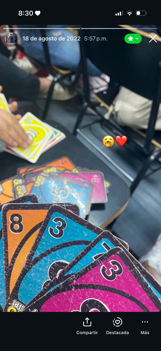 alexandra_ro_18's tweet photo. Regrésenme a primer semestre cuando mi única preocupación era ganar en el UNO y no tener mis papeles completos para titulación https://t.co/MrowpYh13H