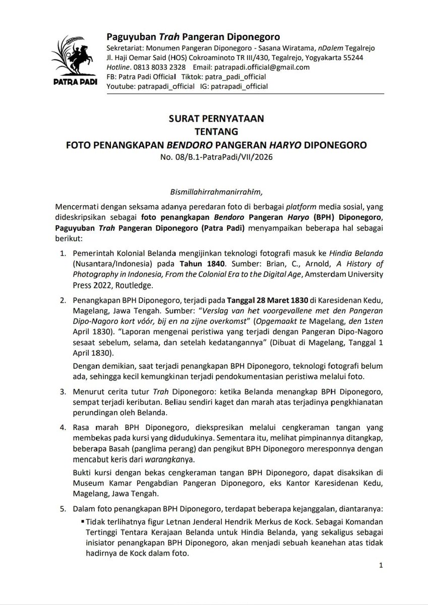 salimafillah's tweet photo. FOTO PALSU DIPONEGORO

Kiriman dari Romo RM. Suryo Putro, sesepuh PATRAPADI (Paguyuban Trah Pangeran Diponegoro), pernyataan resmi Patrapadi tentang beredar dan viralnya suatu gambar yang diklaim sebagai foto penangkapan Sang Pangeran.

Sumangga.🙏 https://t.co/DEgajA8Qlx