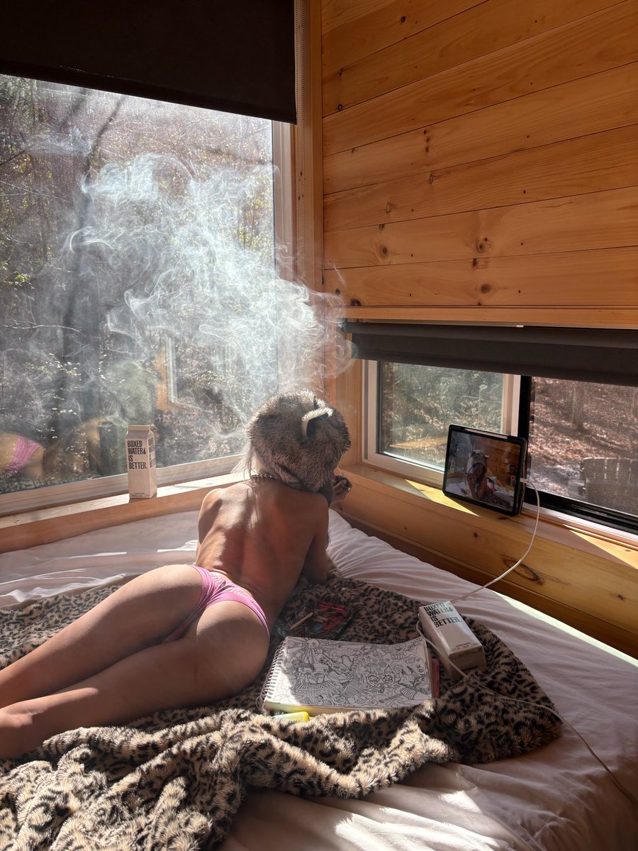 EmilyEcchi's tweet photo. Like the view? :P https://t.co/JyZ7vIrVCl