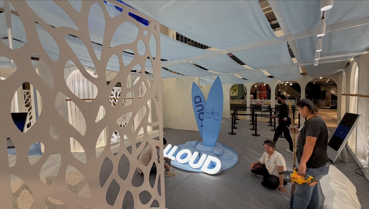PortalLalisa's tweet photo. QUEREMOS NO BRASIL! Veja os preparativos para a LLOUD BEACH CLUB POP-UP EM BANGKOK!

🗓️ 28 de julho (terça-feira) a 2 de agosto (domingo) de 2026
📍Creative Space, 3º andar, Siam Discovery
⏰ Das 11h às 21h (exceto no dia 28 de julho, quando o funcionamento será das 12h às 21h)

📷 via equipe organizadora no Instagram
@bnj_ent @wearelloud @siamdiscovery1
#SiamDiscovery #LISA #LLOUD #LLOUDBEACHCLUB_BANGKOK #BNJ
