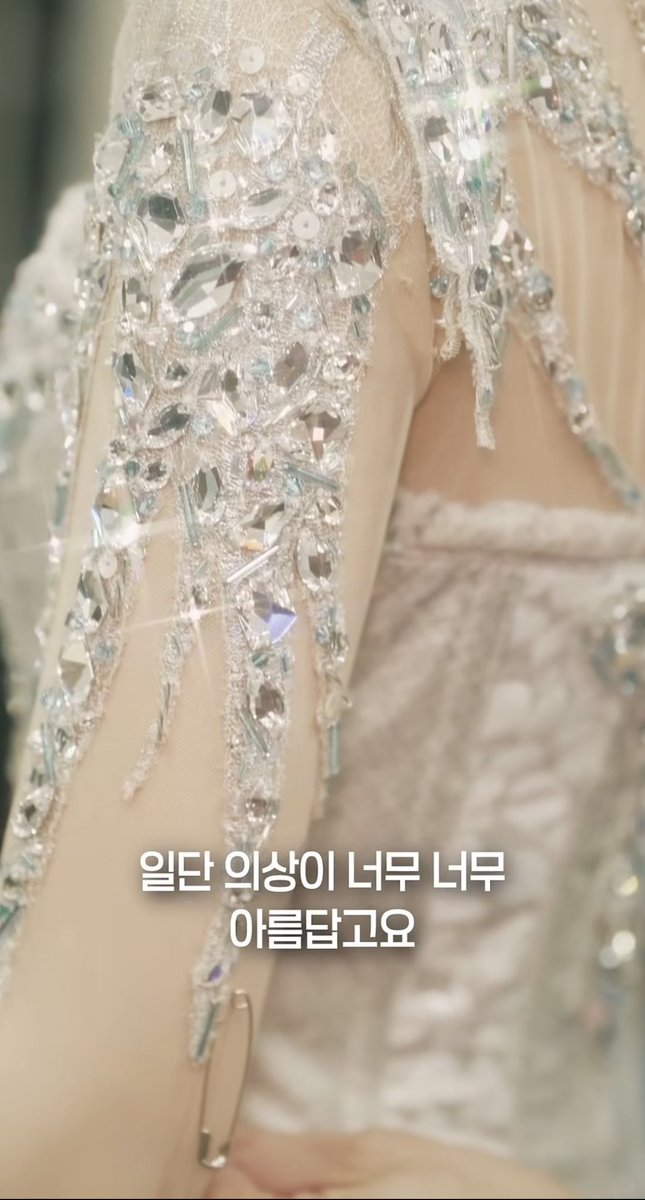 summyuj's tweet photo. 의상 너무 예쁘다.. https://t.co/hlIKDYexni