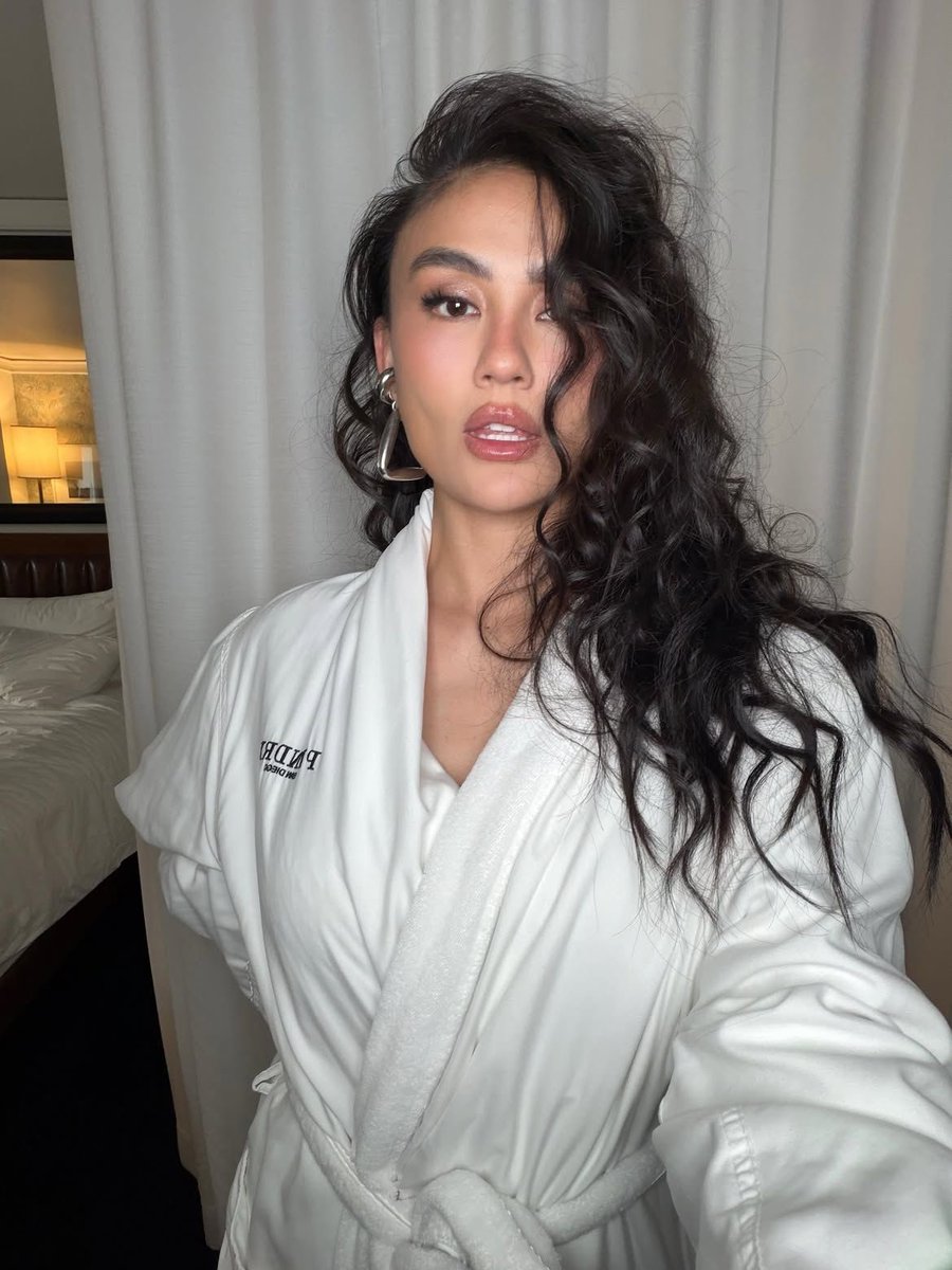 insidefolkative's tweet photo. Potret terbaru Agnez Mo melalui postingan terbaru Instagram. https://t.co/yQRBw1VkLi