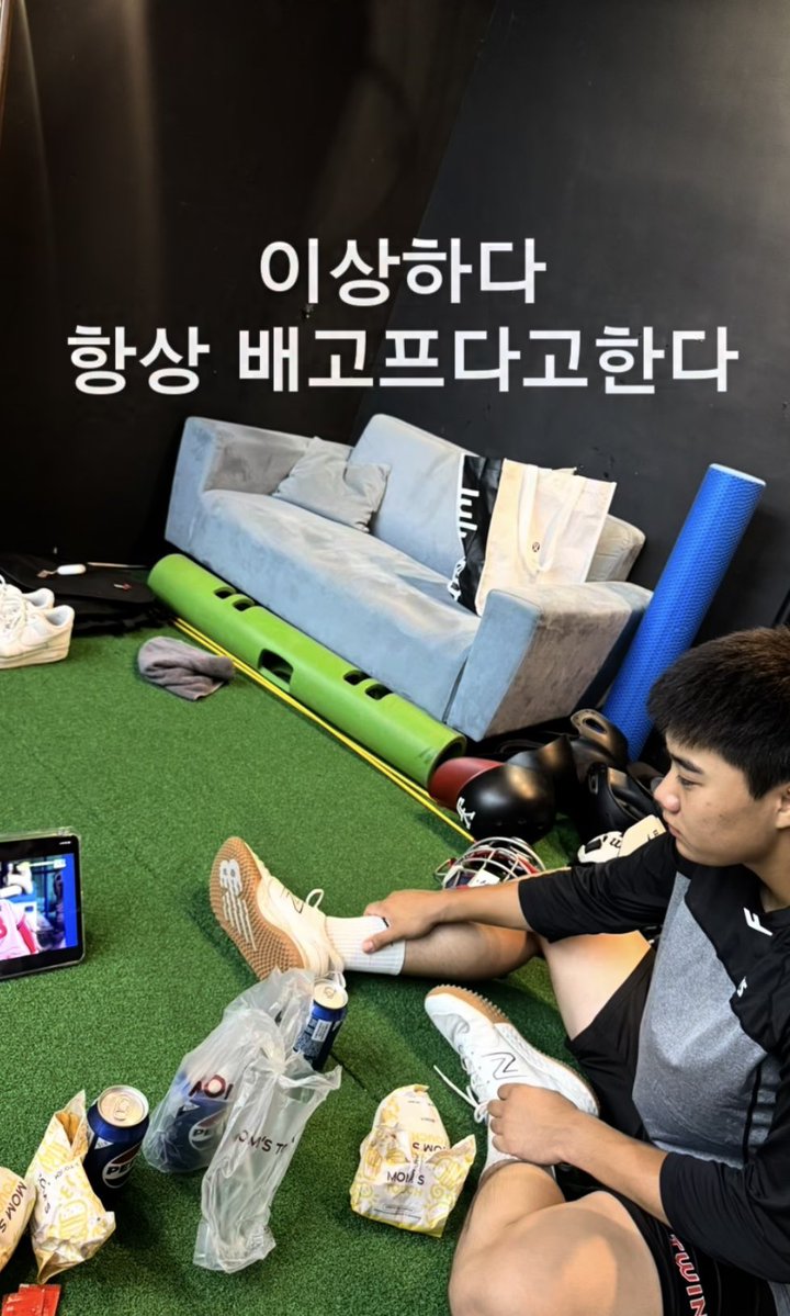 doosanbread's tweet photo. 돼구리 관찰 일지 https://t.co/KVzDrMZlud