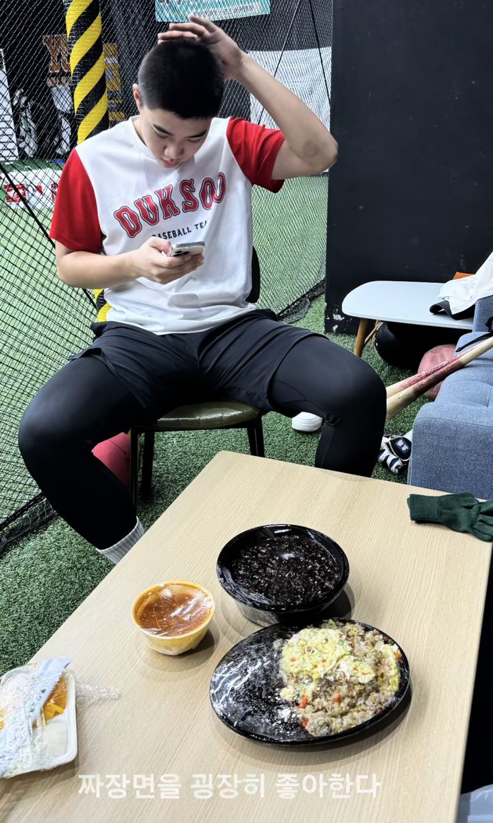 doosanbread's tweet photo. 돼구리 관찰 일지 https://t.co/KVzDrMZlud