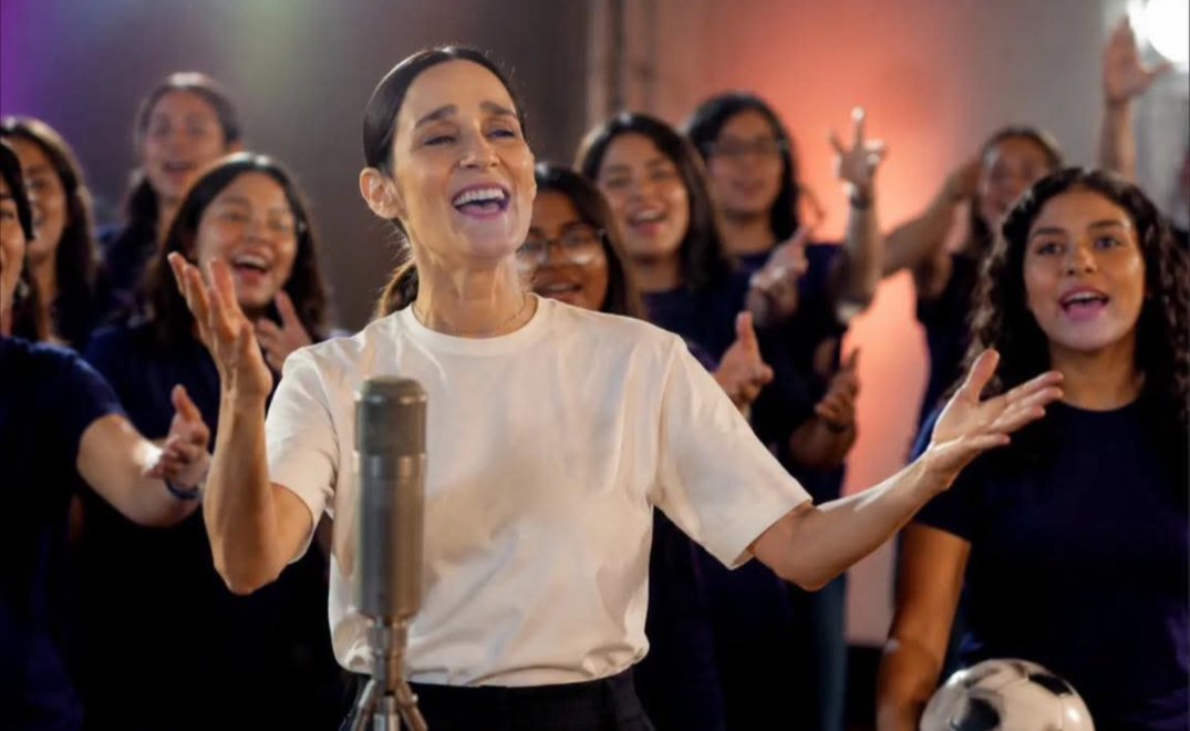 rthur013's tweet photo. Julieta Venegas acaba de bajar de su canal de Youtube el vídeo de "La Niña Futbolista"
Una triste noticia para los fans de esta canción, LLOREMOS🥹😭 https://t.co/nGB6EIT6XB