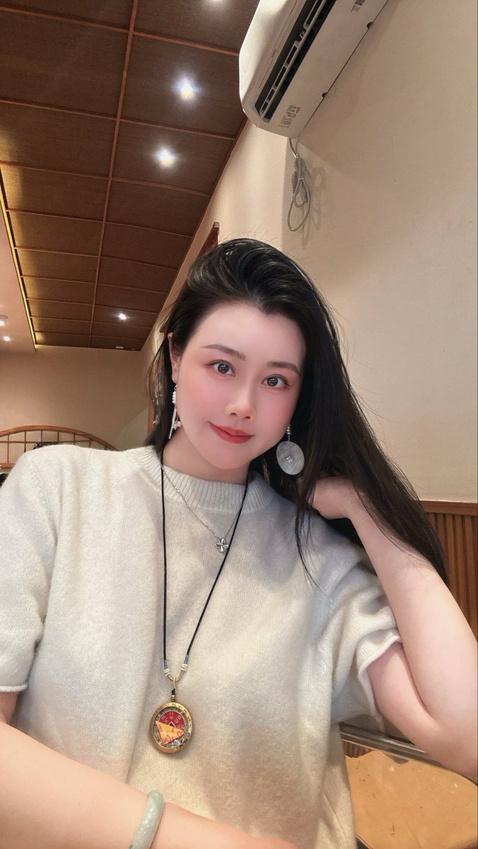 wangxifeng1986's tweet photo. 年龄三十加，脸蛋圆圆不算是美女的熙凤姐姐。
喜欢美食和旅游，不想被人骂喜欢别人总是夸我的感觉。
刚来这里不知道怎么玩，欢迎大家带我一起。 https://t.co/x2wJH9jWEz