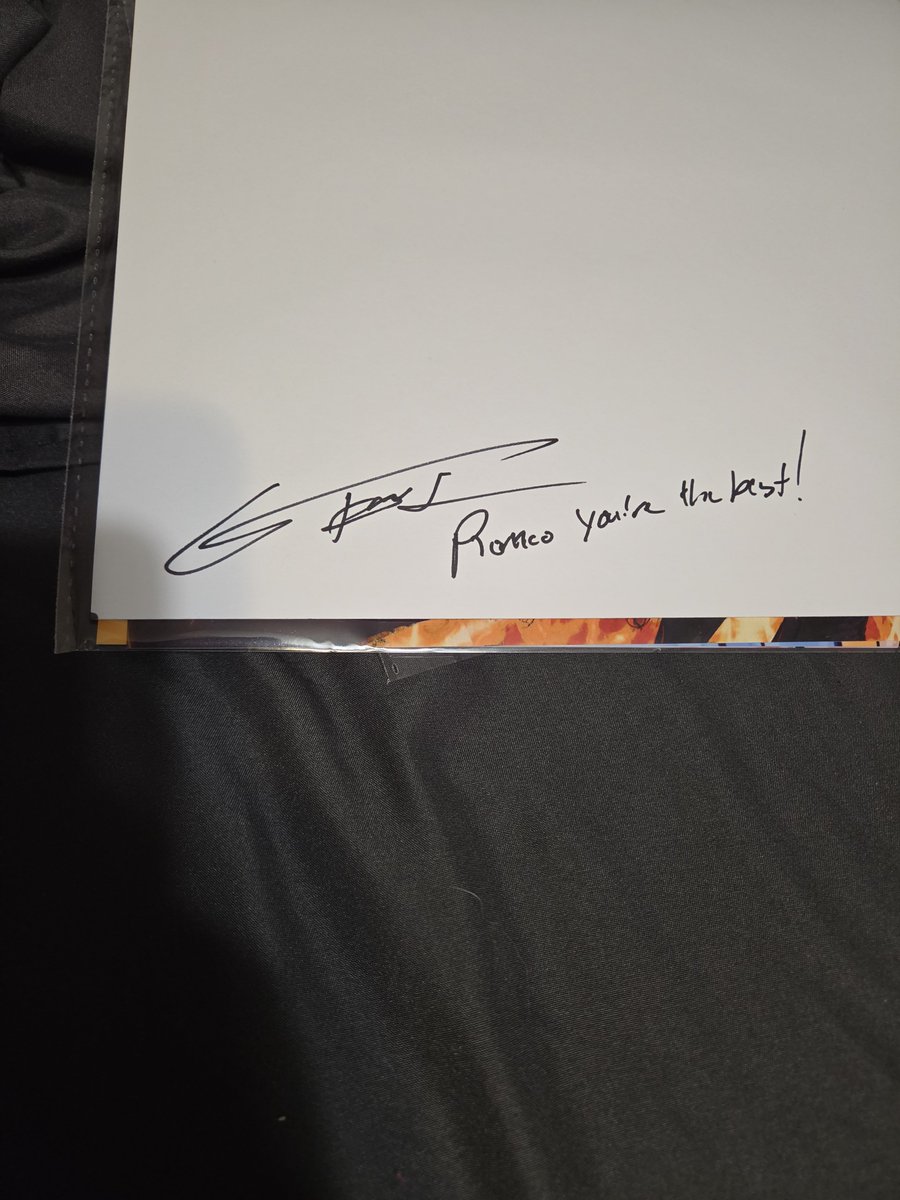 RomeoA271's tweet photo. Offkai's over &amp; it was a blast! I didn't get much but knew I had to pick up some merch from the goat @ExodamArtworks Got a nice haul of standees &amp; talked with the big man himself. Exo's awesome &amp; even gave me a Zen print when I told him I've followed him for a while. So kind! https://t.co/7aPIG1NVsQ