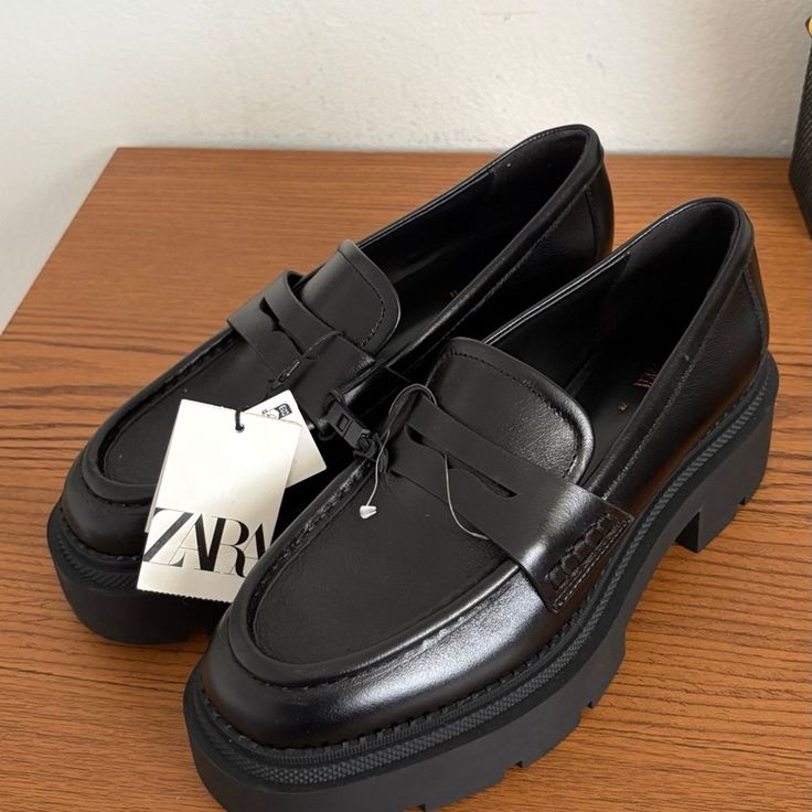 Dea_rMindset's tweet photo. Zara loafers. https://t.co/KXwfm0KW3B