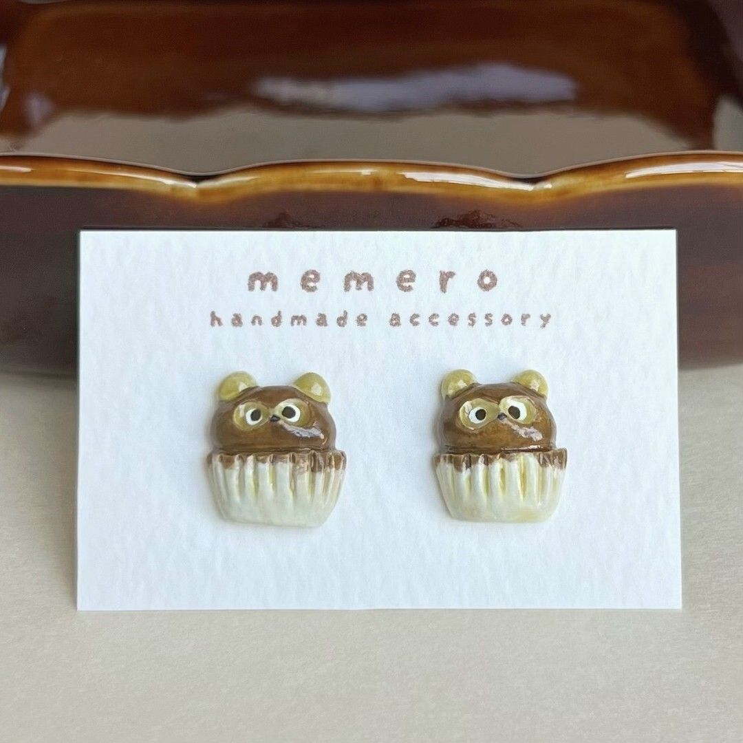 minnecom's tweet photo. 小さなたぬきケーキのピアス🍰
喫茶店やケーキ屋さんに行く日につけたくなりますね。 https://t.co/kJ7iNGkXVZ