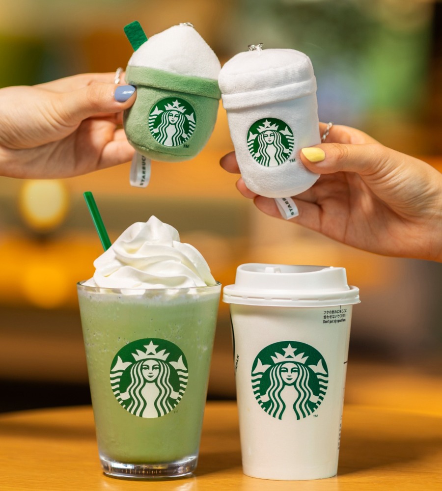 fashionpressnet's tweet photo. スターバックス初のカプセルトイ、抹茶フラペチーノやドーナツの“ぬいぐるみチャーム”が東京限定で - https://t.co/7BTeck24CX https://t.co/ORQ2MiHdjD