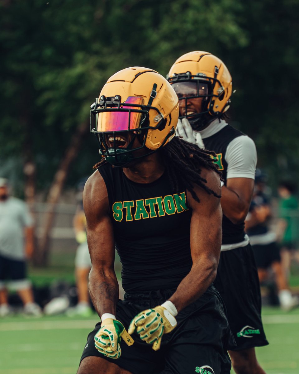 sctaylor_11's tweet photo. Senior Year With A Switch Up!#NorthsidePride #BryanStation @jthas3 @evolve2perform #Classof27 https://t.co/ISprzqYPUK