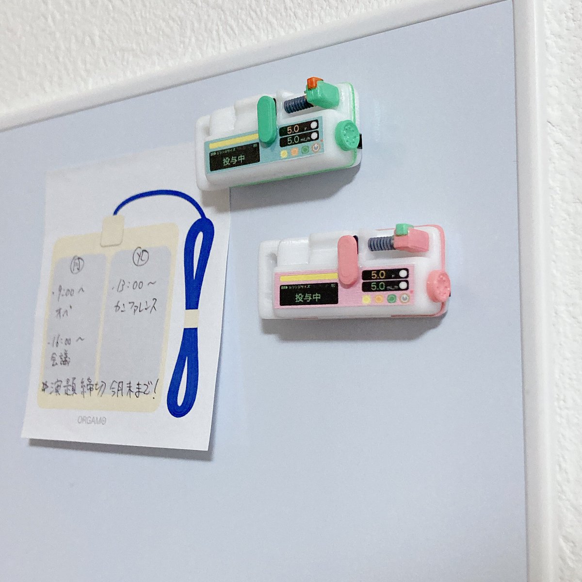 orgamo_jp's tweet photo. シリンジポンプキーホルダーをマグネットにしてみました！

ネオジウム磁石を仕込んでいるので、
ピタッ！っとくっ付きます😊 https://t.co/kAQBnCm3K0