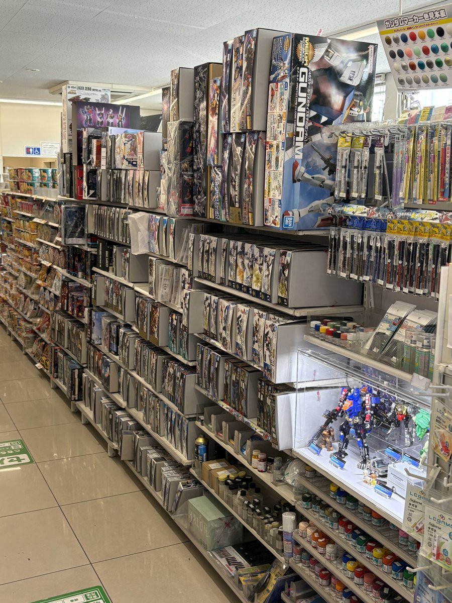 2949goblin's tweet photo. プラモ本気のファミマあったw https://t.co/iECKcyDRqP