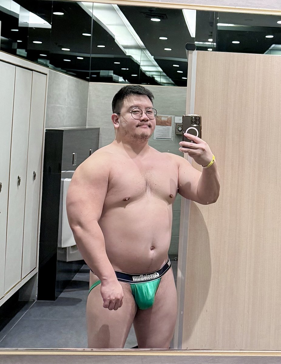 tttangtanggg's tweet photo. 102 KG 🐷🐷🐷 https://t.co/alZf4LclF3