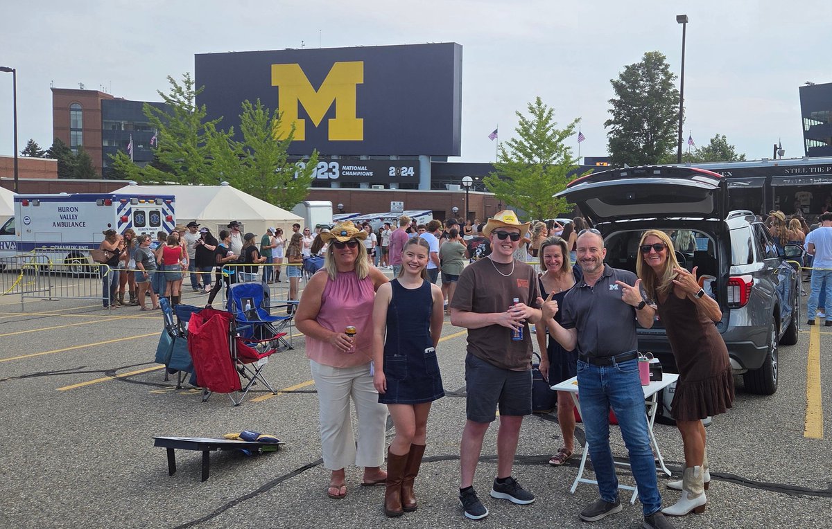 CherrieBacon's tweet photo. #FordEmployee | Tailgate season is here! 🎉 Whether it's football or concerts, the Ford Explorer is your ultimate ride for good vibes and great friends! Check out Cherrie &amp; Josh’s epic tailgate at The Big House! What's your setup?

#WeAreFord #FordExplorer #TailgateSeason #GoBlue https://t.co/xEbmQBYkRD