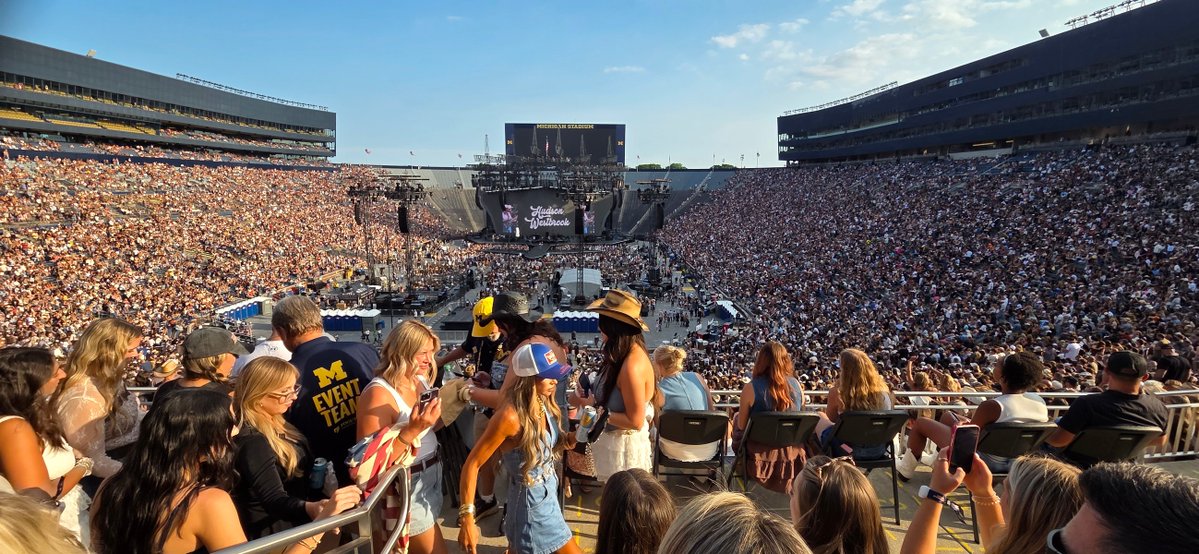 CherrieBacon's tweet photo. #FordEmployee | Tailgate season is here! 🎉 Whether it's football or concerts, the Ford Explorer is your ultimate ride for good vibes and great friends! Check out Cherrie &amp; Josh’s epic tailgate at The Big House! What's your setup?

#WeAreFord #FordExplorer #TailgateSeason #GoBlue https://t.co/xEbmQBYkRD