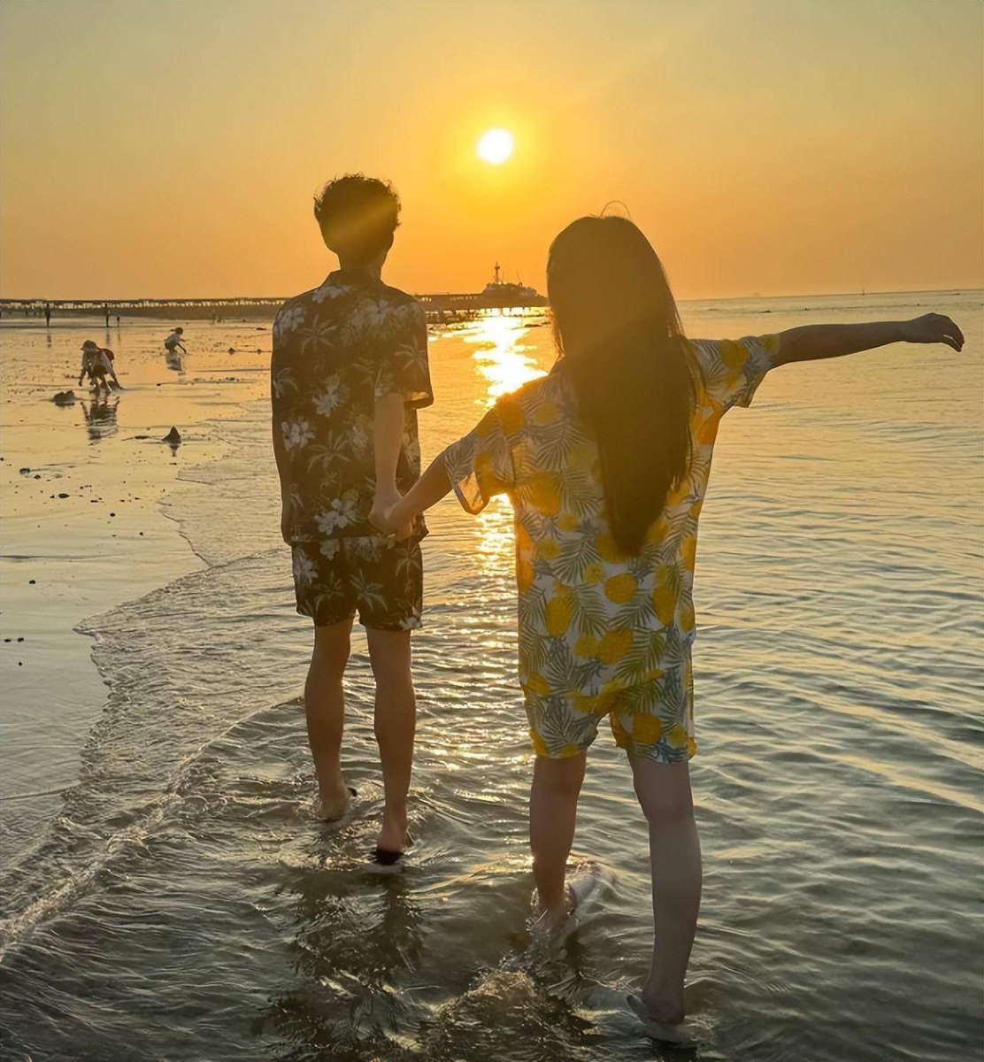 xvTcEB's tweet photo. 今天下楼取快递，男朋友悄悄把我上周看上的小蛋糕买了，还藏在我包里，像藏小秘密一样～ https://t.co/hl8nJJzYeF