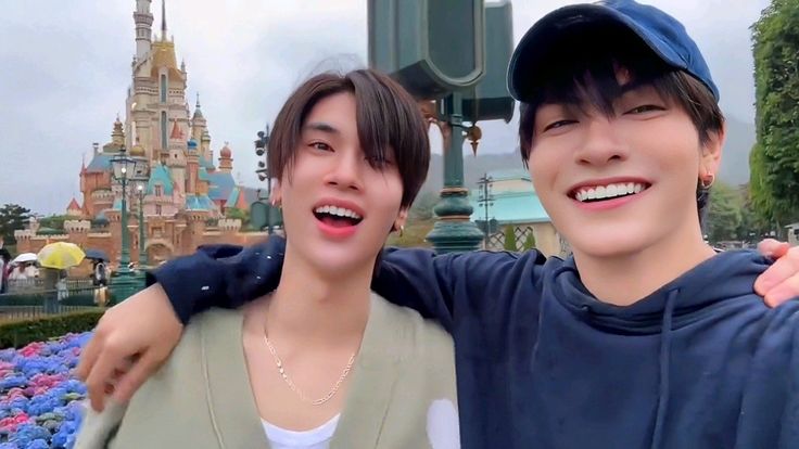 sharkbu0y's tweet photo. ⠀ ⠀⠀⠀
⠀ ⠀⠀⠀₊˚⊹♡ #junyu.
⠀ ⠀⠀⠀do you see the magical glow? yes you do.
⠀ ⠀⠀⠀ https://t.co/UKjgYXxGar