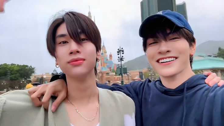 sharkbu0y's tweet photo. ⠀ ⠀⠀⠀
⠀ ⠀⠀⠀₊˚⊹♡ #junyu.
⠀ ⠀⠀⠀do you see the magical glow? yes you do.
⠀ ⠀⠀⠀ https://t.co/UKjgYXxGar