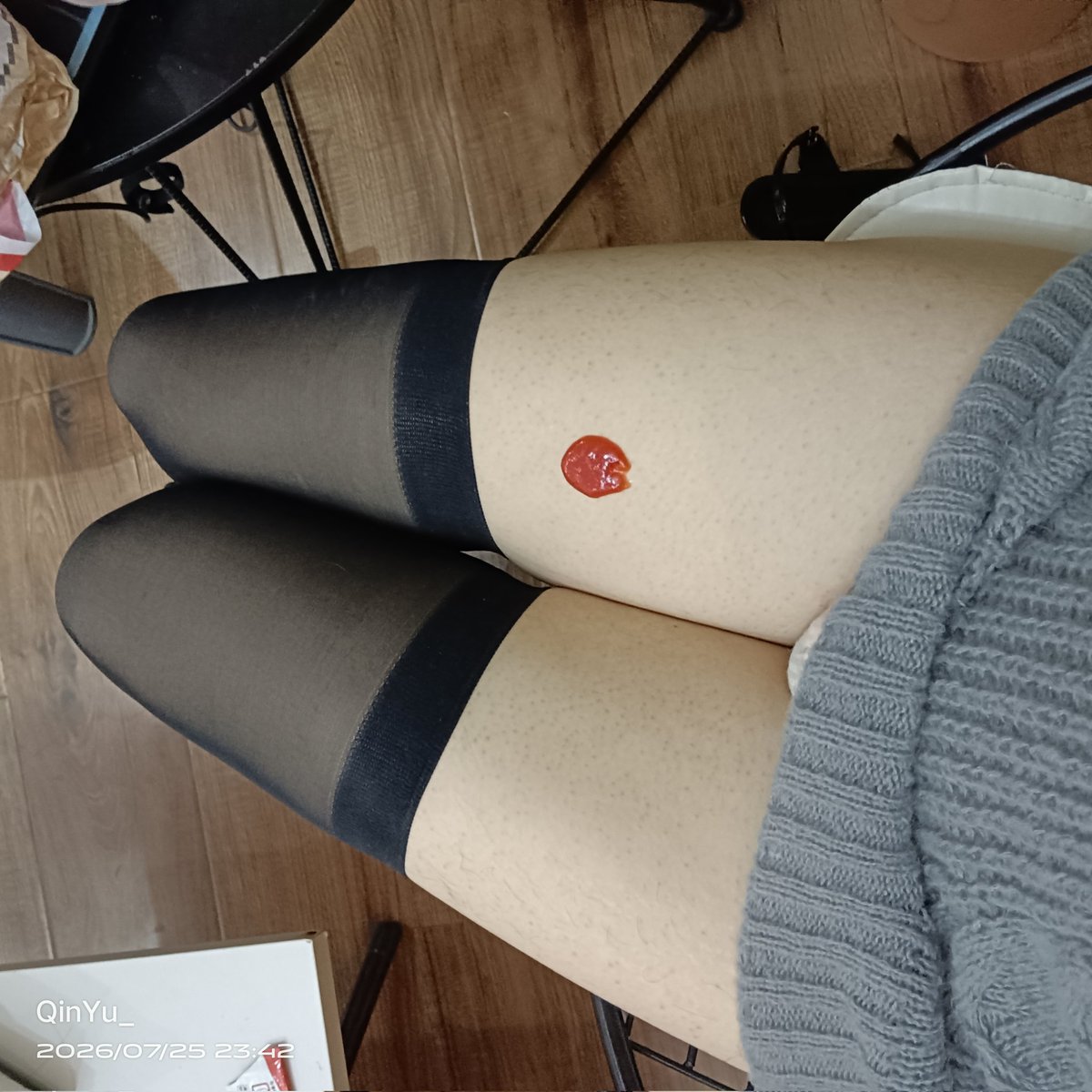 BlueberryFungi's tweet photo. （放假在家...）
（尝试说服自己起床做家务） https://t.co/UmVSzCRuRC