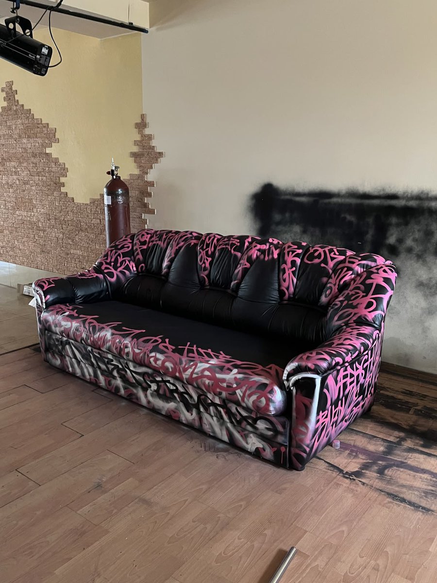 fienforko's tweet photo. i love funky-looking furniture ! https://t.co/kvTpd3fOmU