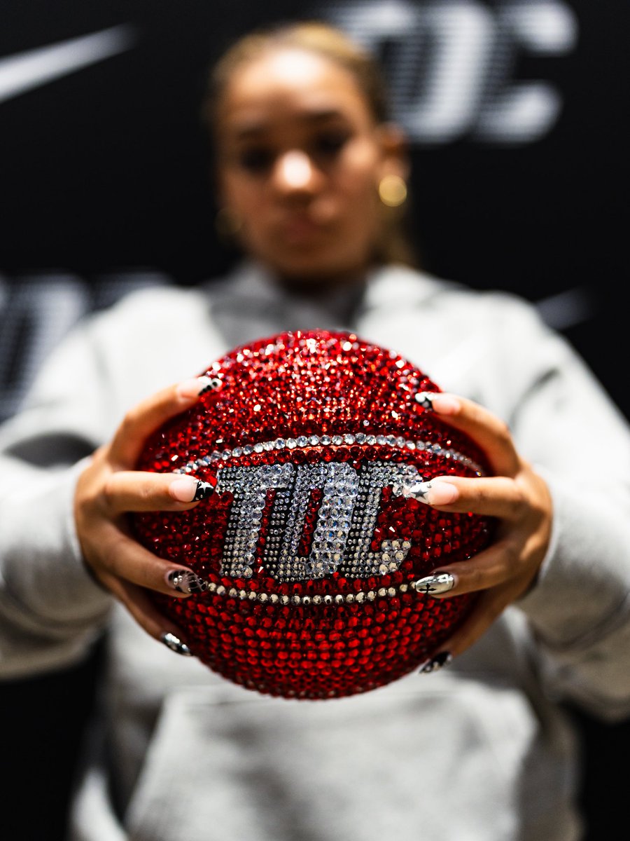 niketoc's tweet photo. Earned. Not given. 🏆

#niketoc #chicago #nikenationals https://t.co/ygDmdBHboi