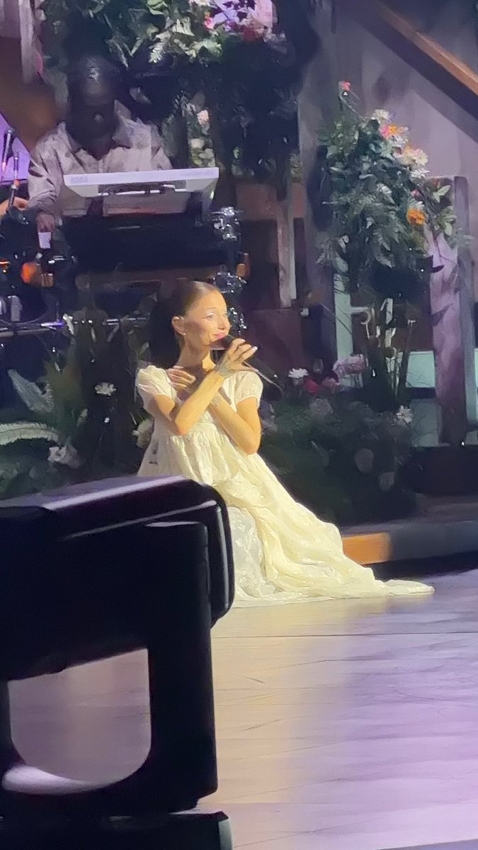 moogsona's tweet photo. sorry to be parasocial on main but she is so adorable like i cant believe i experienced this https://t.co/CxGgiVxlEz