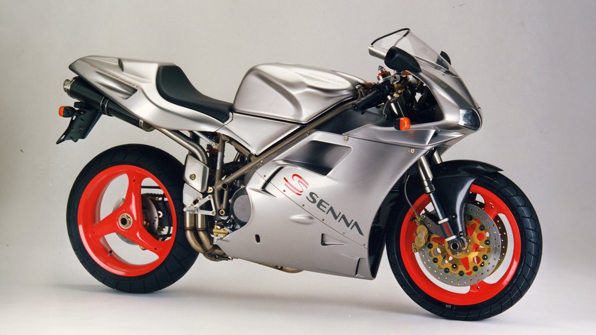 Moto_History's tweet photo. The 1993 Ducati Sienna 916 was a limited edition super sport bike, hard to find today. #ducati #italianmotorcycles #sportbike #supersportbike #superbike #motorcyclesofthe1990s #motorcycleengineering https://t.co/VYXU5CsAwS
