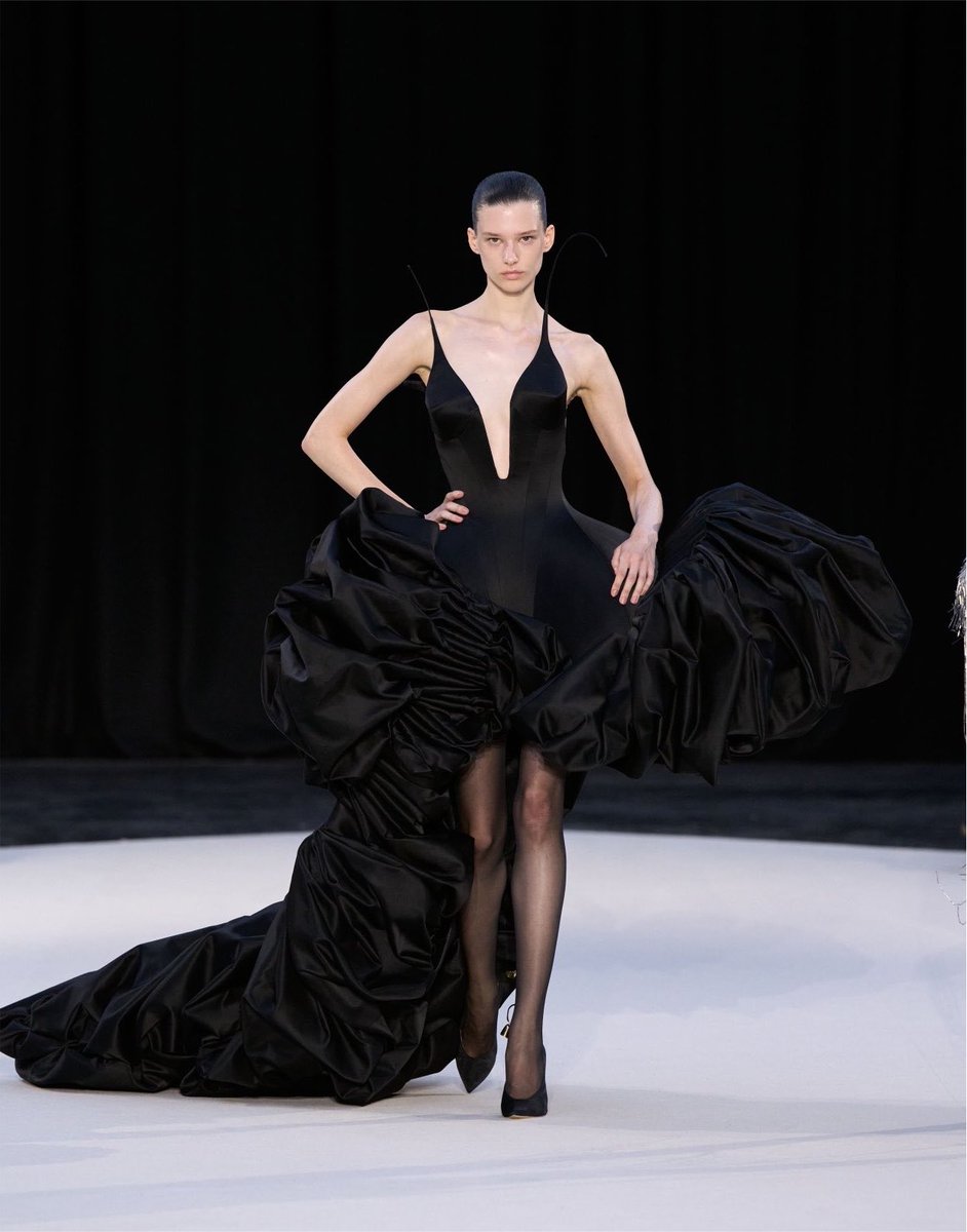 saintdemie's tweet photo. zendaya wearing ashi studio couture fw26 at the ‘spider man: brand new day’ la premiere 🕷️ https://t.co/dSCmGhAqGH