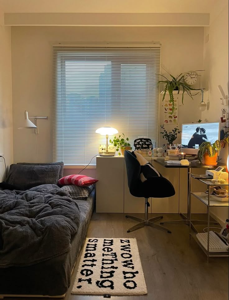 viutiwul's tweet photo. Small bedroom set up inspo https://t.co/HagxqKXCV1