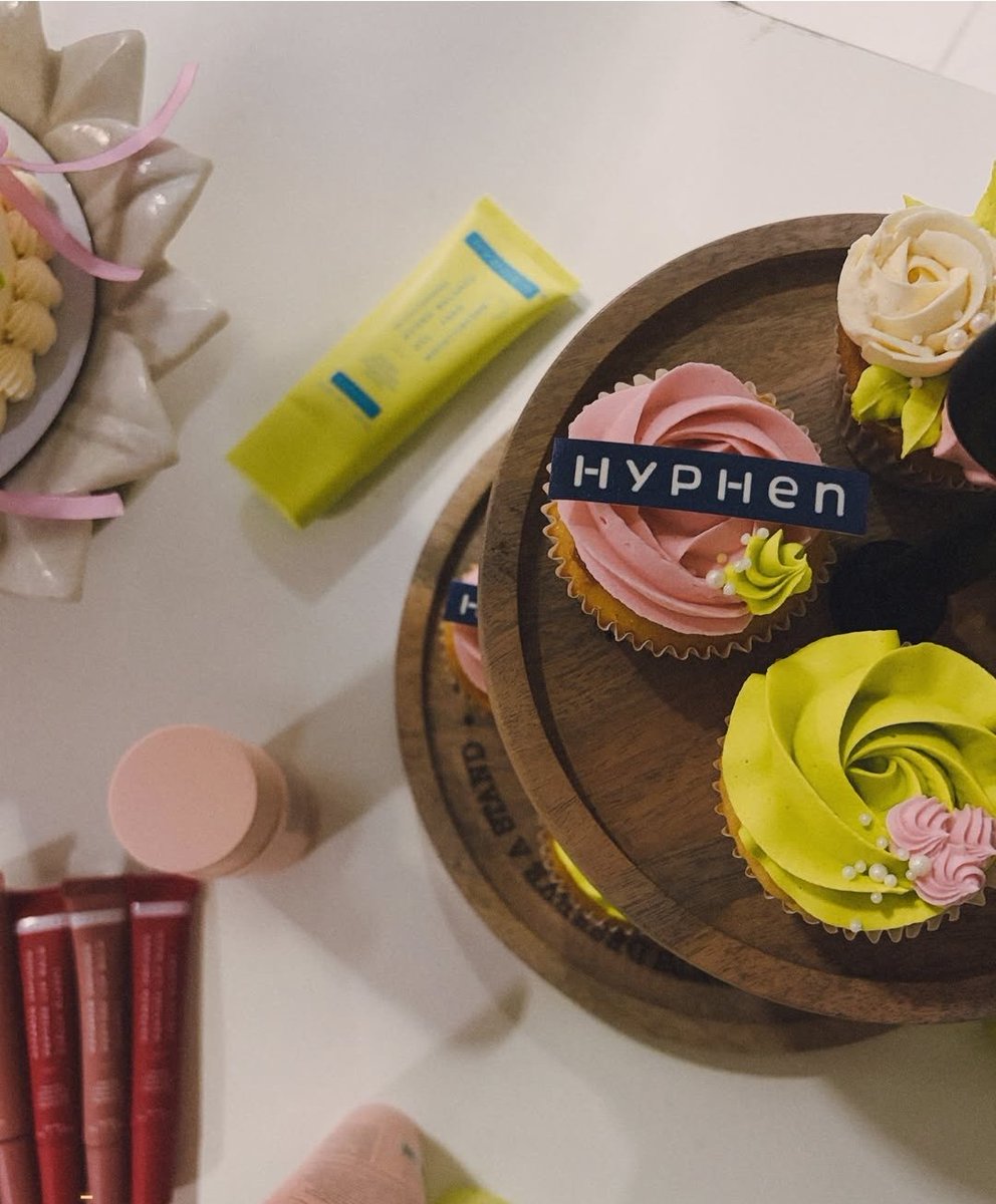 velvetframess's tweet photo. HYPHEN TURNS 3!! π
Cheers To Kriti Sanon!! π©΅
@kritisanon #kritisanon #letshyphen https://t.co/ZkifUXFVvM