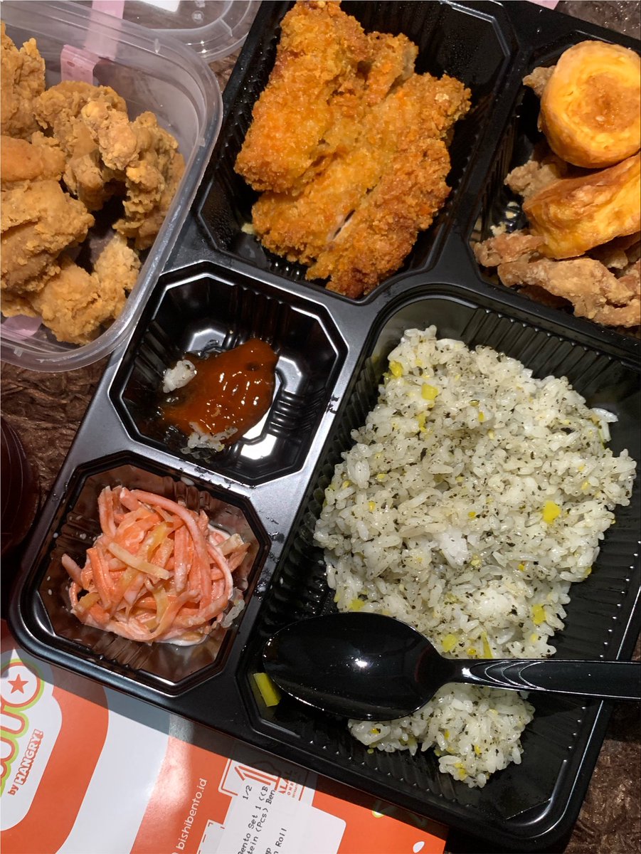 pearnotpeer's tweet photo. pemeran utama sarapan hari ini : nasi nori bishi bento🥰 https://t.co/qkXLeGvGZY