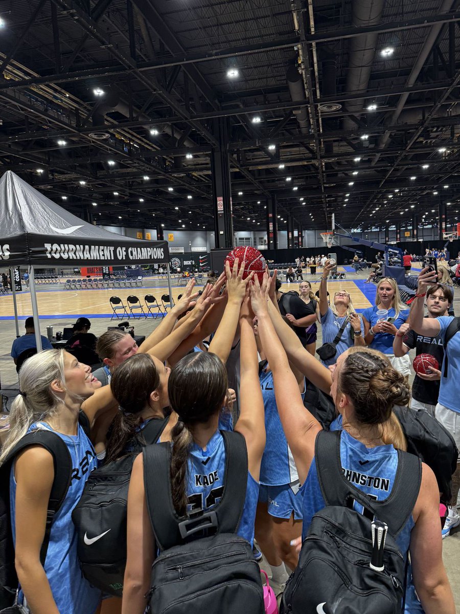 REALbasketball_'s tweet photo. Surreal finish to the season‼️ with both 17u &amp; 15u having double digit comeback wins in their championships to both win Nike Tournament of Champions! 🏆🏆

12-0 on the weekend as a program &amp; an incredible display of resiliency, and teamwork. What a season it was! ✅ https://t.co/bovAAI9Ips