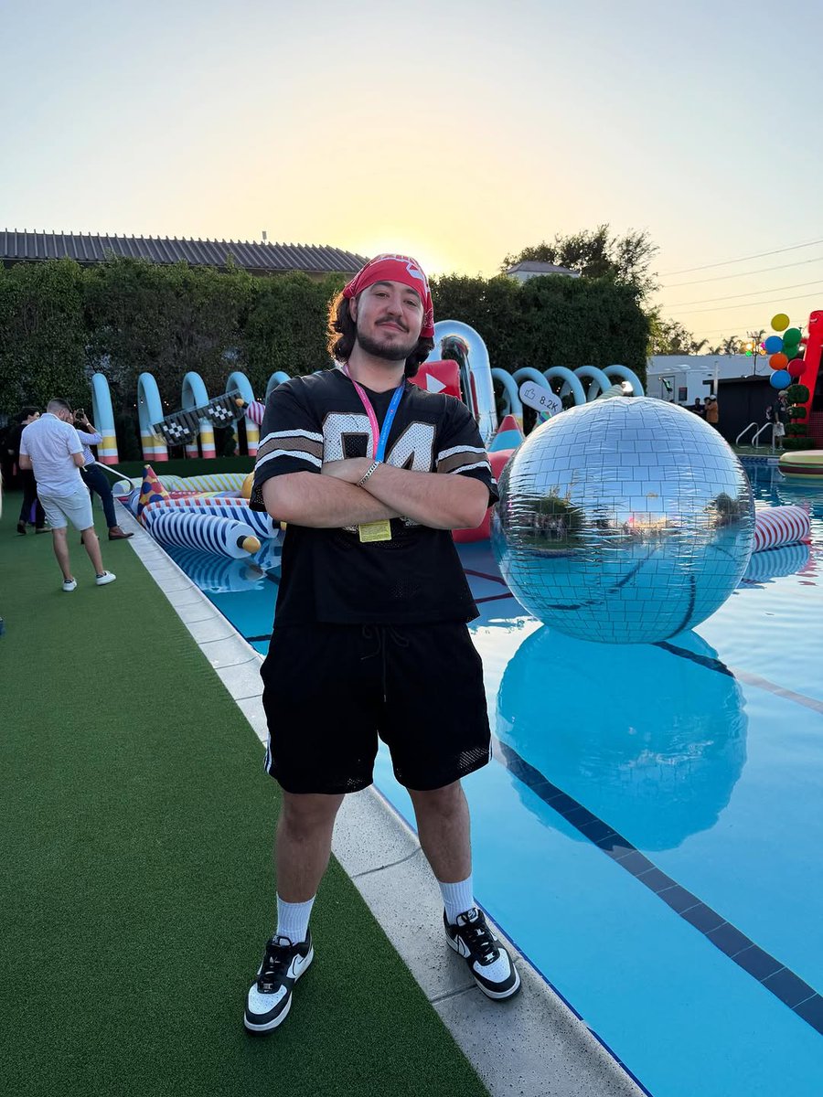 nicktguy4jg2's tweet photo. The LA Arc VidCon 2025 https://t.co/fj5TZskX5i