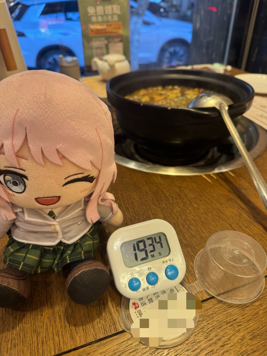 8ki_29_'s tweet photo. @INIRX1 yes, it’s true! we waited for 25 minutes of boiling until we got our chopsticks 😌 https://t.co/mJaHtZatwD