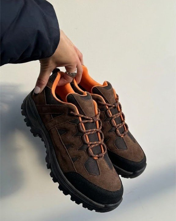 ahnmouza's tweet photo. Buat kalian yang suka tek-tokan, jangan asal pilih sepatu ya!! Aku punya rekomendasi nih sepatu hiking yang cakep tapi beneran siap diajak nanjak 🥾🔥 https://t.co/hryU9xPsGK
