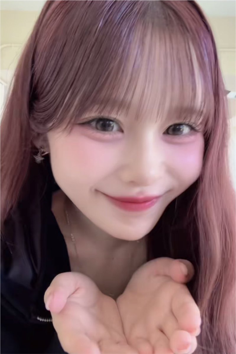 bibi22Myu's tweet photo. びびちゃんいつもドアップ多めで嬉しいし可愛すぎる😭😭🙌全部チェキとして欲しい( è ·̫ é )
叩きがんばるぞ！ #村川緋杏 https://t.co/SyMgPHSa2x