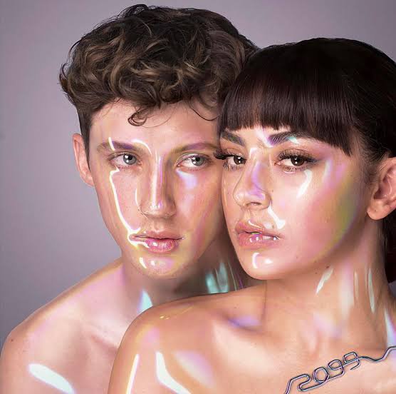 chamacoperr0's tweet photo. Recordando la era Charli (2019) de Charli xcx, fueron buenos tiempos https://t.co/8pvml8WNEf