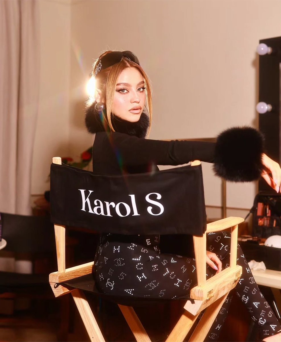 WebSevillaMx's tweet photo. 📸| REINA!! 🥰 Nuevas fotos de @karolsevilla ❣️ https://t.co/46KfVTQyaz
