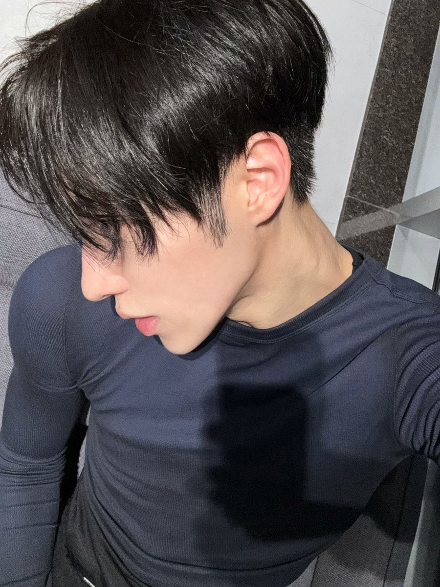 plus_arnoleft's tweet photo. 나 연습 중이야~ https://t.co/h41iMNBnB5