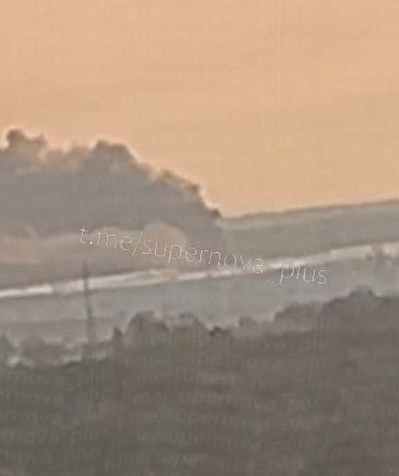 Osinttechnical's tweet photo. Ukrainian attack drones hit another Moscow-area distribution center belonging to the Russian e-commerce giant Wildberries this morning, setting it on fire. https://t.co/09A0sJucij