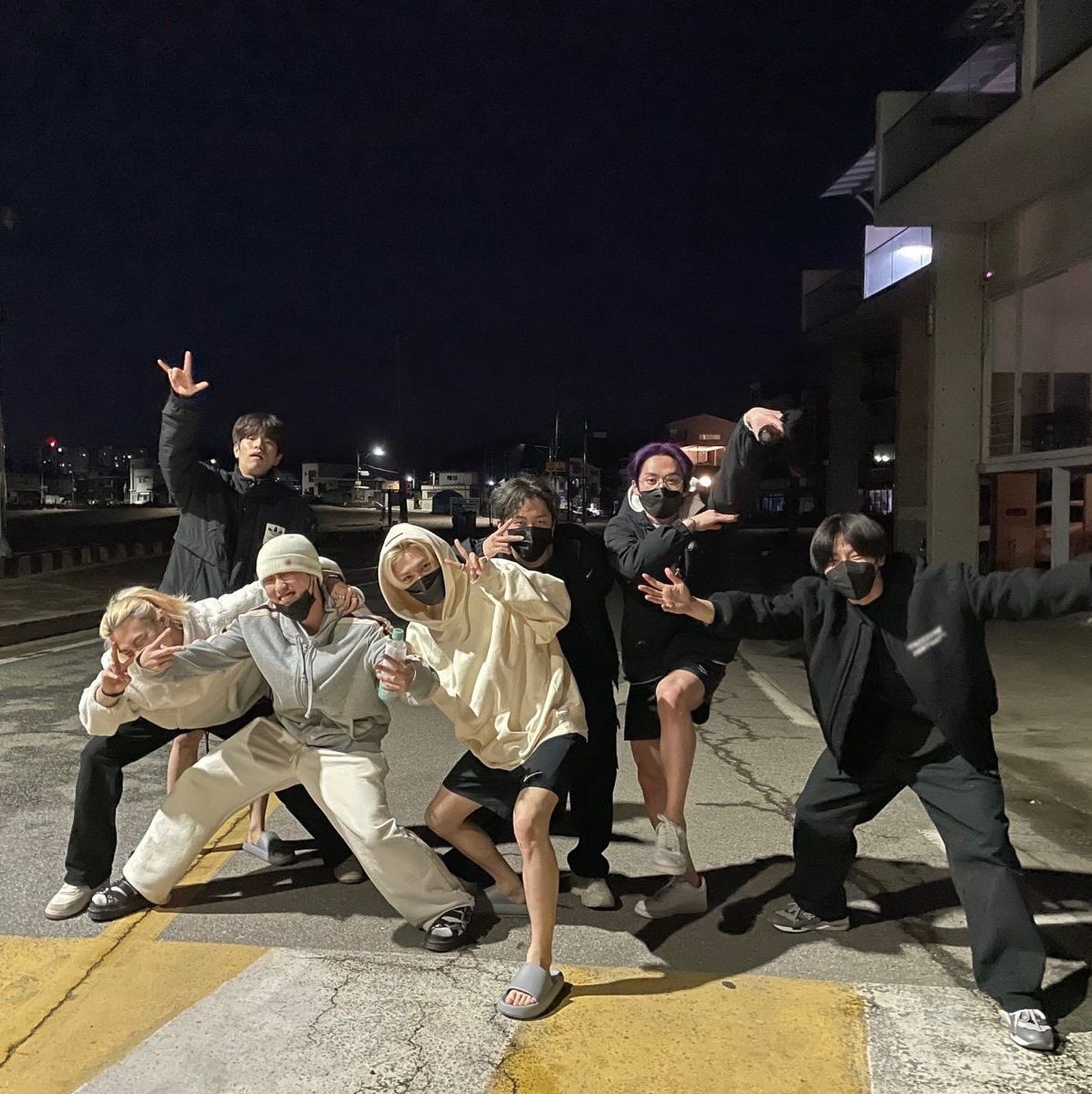2knowluv's tweet photo. 가끔 이런일이 있어도 내가 스테이인 이유는 변함 없는 것 같음
처음 좋아하게 된 이유도 그렇고 지금까지 좋아해온 시간도 있어서 그냥 쉽게 놓을 마음이 절때 아니라서 그만큼 스키즈 많이 사랑한다고 느껴 좋아한다는 마음 자체는 생각보다 쉽게 안 바뀌더라 ㅎㅎ 나는 앞으로 계속 좋아할게 사랑해 https://t.co/zsIEih6BNF
