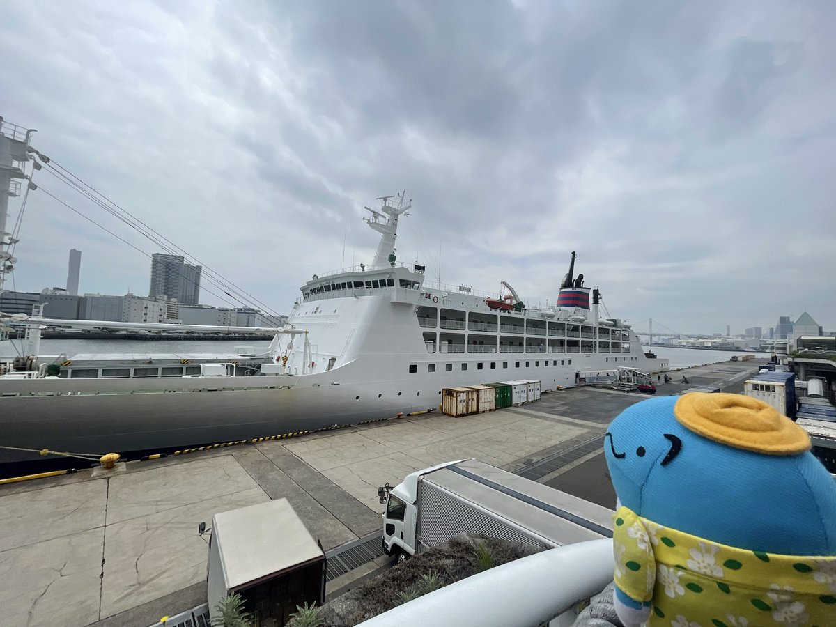 ogajiro1968's tweet photo. 今日のおが丸は
499名のフレンズを乗せて小笠原へ‼️🚢🌴

そして明日は満月らしいゾ🌕✨
24時間の船旅のあと、島の夜には
まんまるなお月さまが見られるかもだナ👀

ボニンブルーの海も、夏の夜空も
たっぷり楽しんできてくれよ～！

Have a nice summer trip🌺
#ogasawalove #7月の小笠原 https://t.co/3pKPXpGwnU