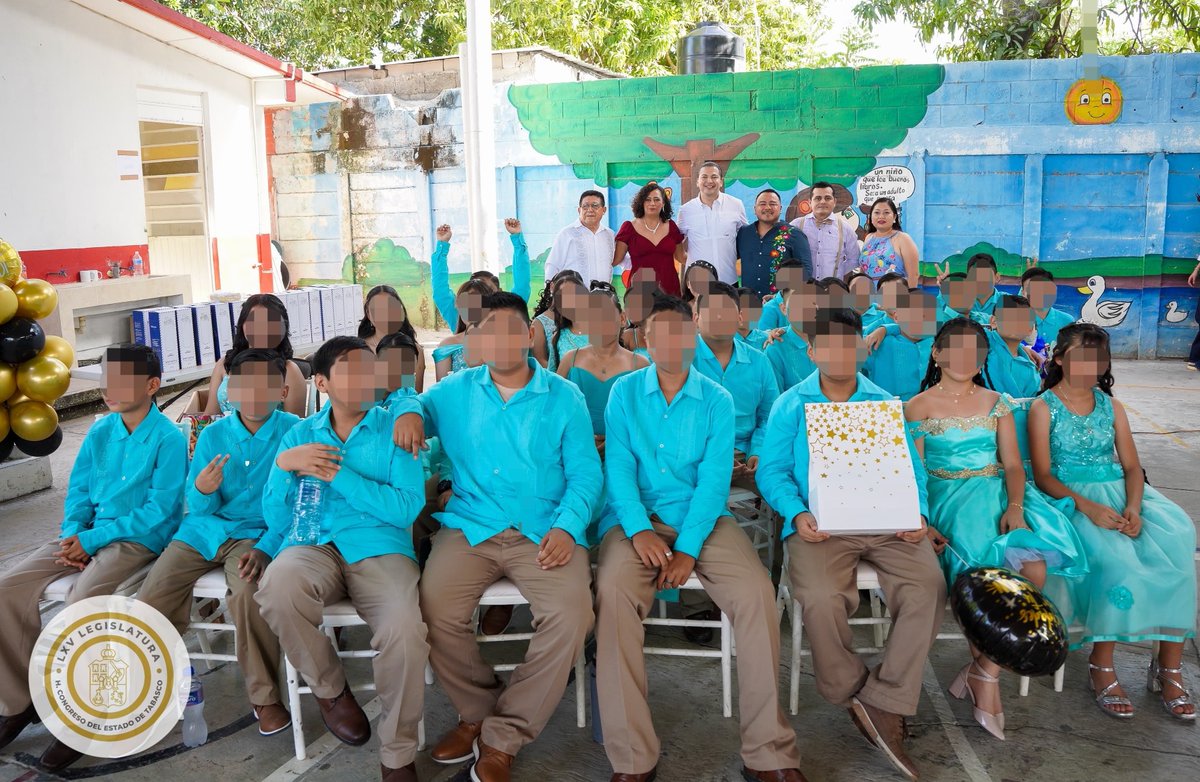 JORGEBRACA's tweet photo. Con mucho gusto acepté la invitación para ser padrino de generación de mis ahora 70 nuevos ahijados de la Escuela Primaria Ramón Mendoza Herrera, ubicada en la colonia Indeco, de nuestro municipio de Centro.

Siempre será un gusto acompañar a las y los estudiantes en un momento tan importante de sus vidas. Les deseo que esta nueva etapa esté llena de aprendizajes, nuevos retos, sueños cumplidos y grandes éxitos.

¡Muchas felicidades a la generación 2020–2026!