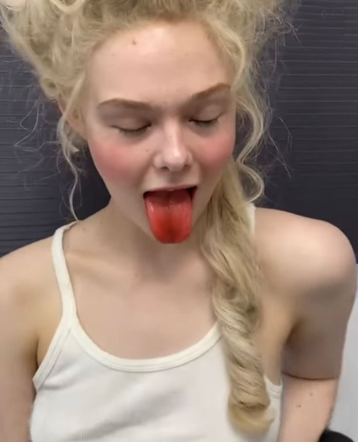 daya_soouza's tweet photo. Elle Fanning can be beautifully funny. https://t.co/Yr8vzd5SAf