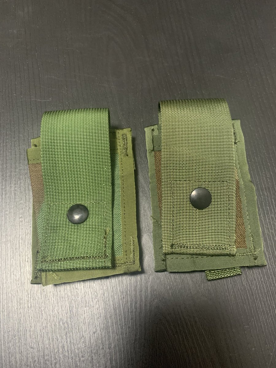 Hacharn's tweet photo. 40mmポーチ
molle左、molle2右で寸法とか縫製が若干違う
生地の色合いも違ってるような… https://t.co/T2YapvuRzr