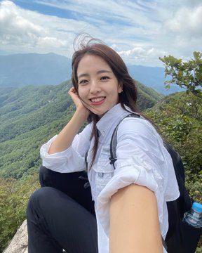 MaggieWalker94's tweet photo. 좋은 사람들과 편하게 이야기 나누고 싶어서 왔어요. 
나이 상관없이 예의 있는 분들과 소통해요😊
반갑습니다! https://t.co/rO8TlT4xJY