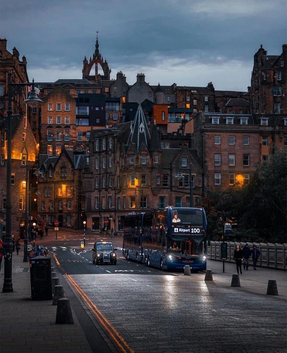 TravelBucketX's tweet photo. Cloudy morning in Edinburg 🏴󠁧󠁢󠁳󠁣󠁴󠁿 https://t.co/MNccrjV2l1